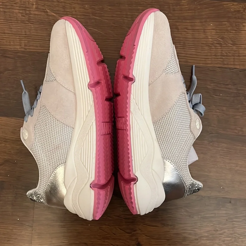Running Sneakers - Picture 2 of 4